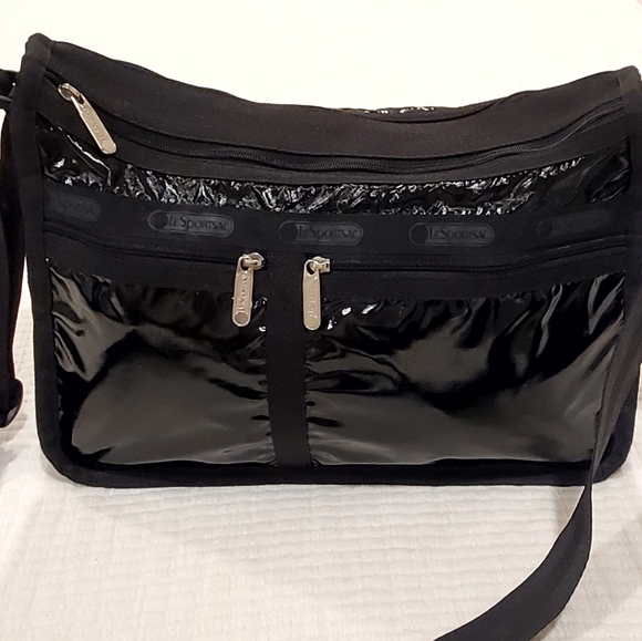LeSportsac Shiney Black Deluxe Everyday Expandable Travel Shoulder/Cross Bag EUC - Picture 4 of 15